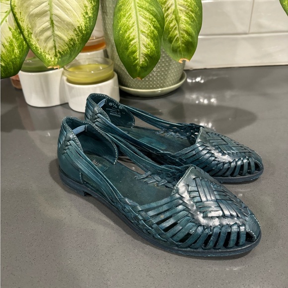 Frye flats - Picture 2 of 4